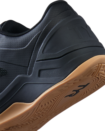 ::544 Black/Gum