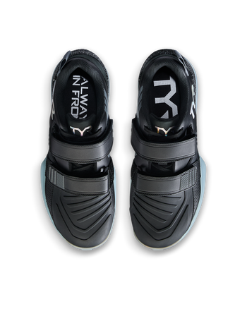 ::005 Black/Carbon