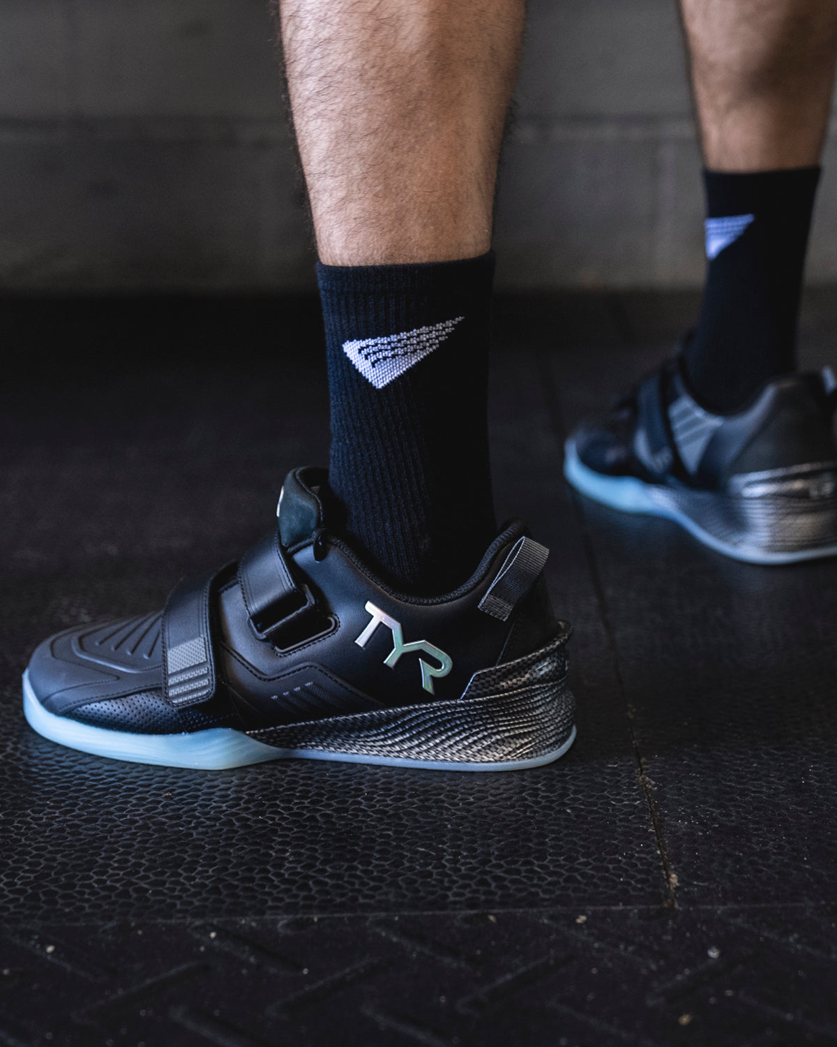 ::005 Black/Carbon
